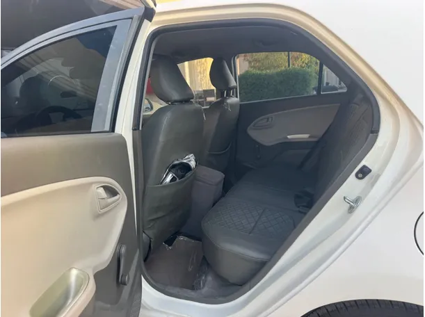 Car image 13