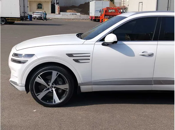 Car image 9