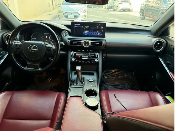 Car image 14
