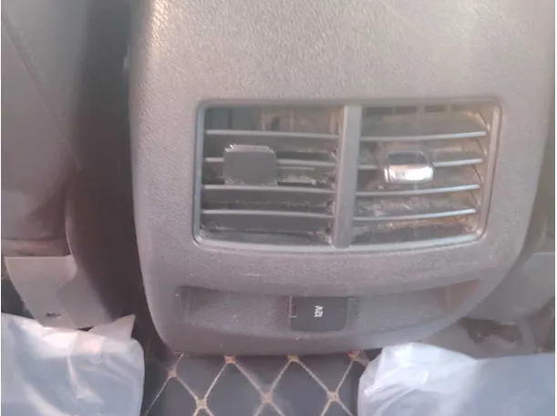 Car image 26