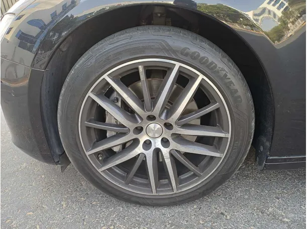 Car image 9