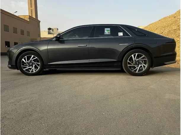 Car image 8