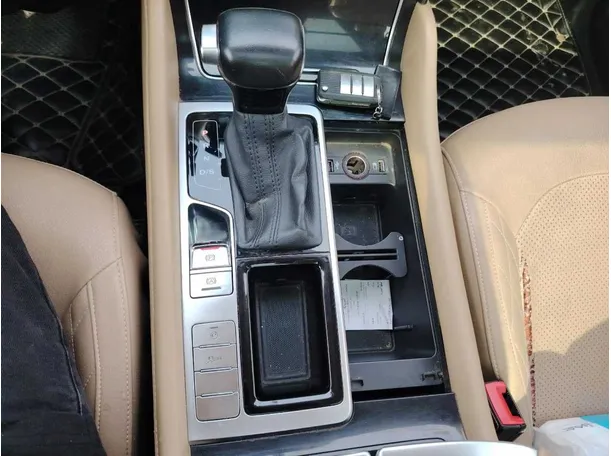 Car image 24