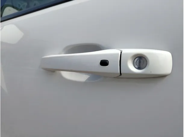 Car image 34