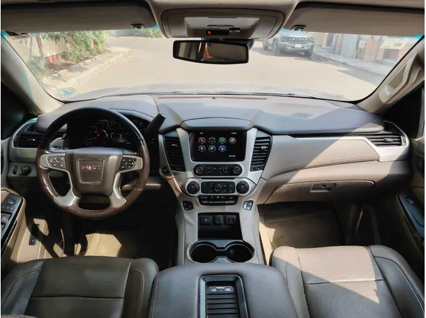 Car image 17