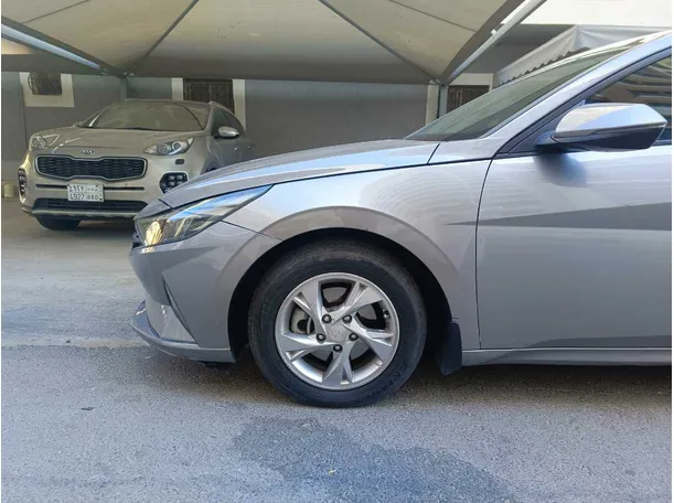 Car image 9