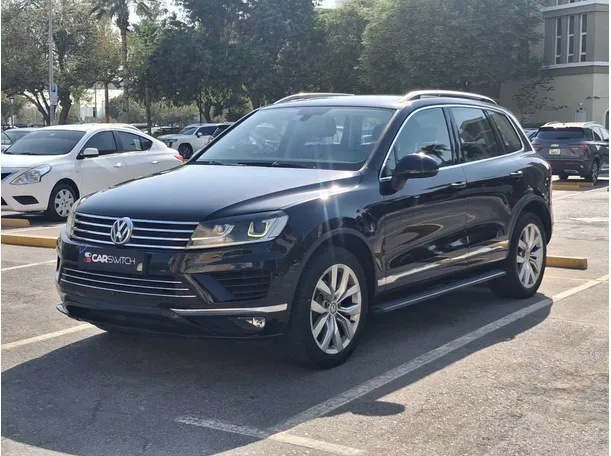 2016 Volkswagen Touareg in Dubai