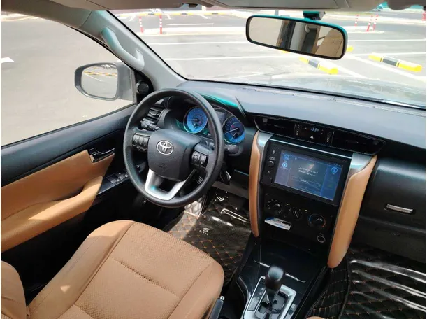 Car image 18