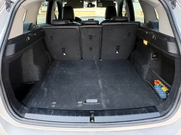 Car image 25