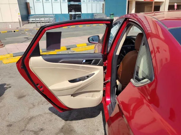 Car image 13
