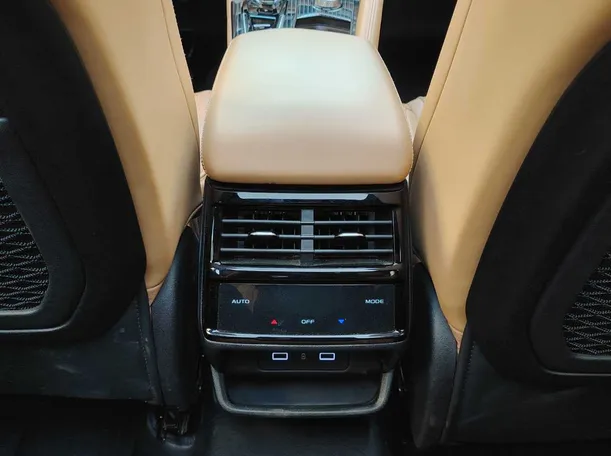 Car image 34