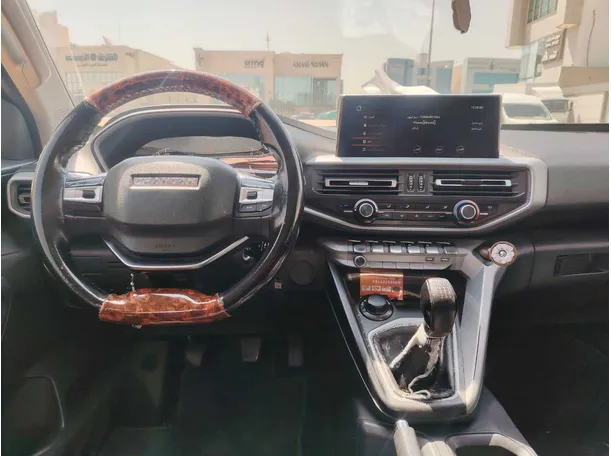 Car image 19