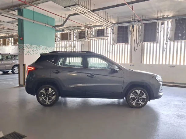 Car image 8
