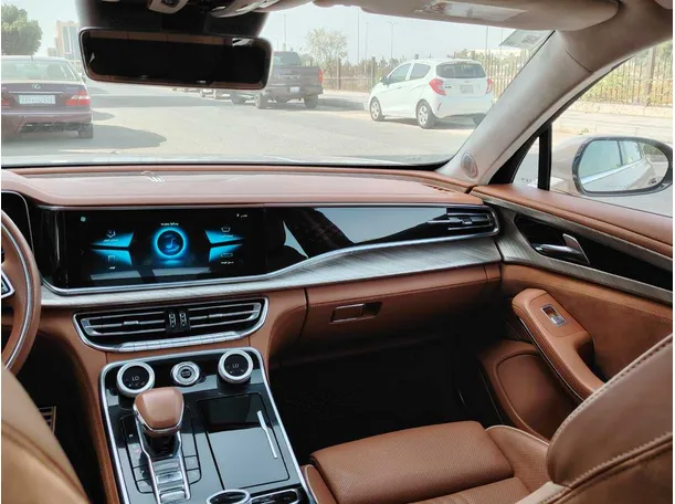 Car image 19