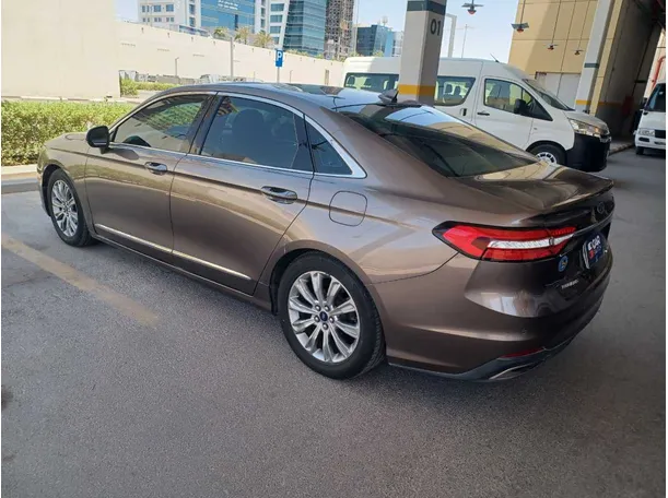 Car image 8