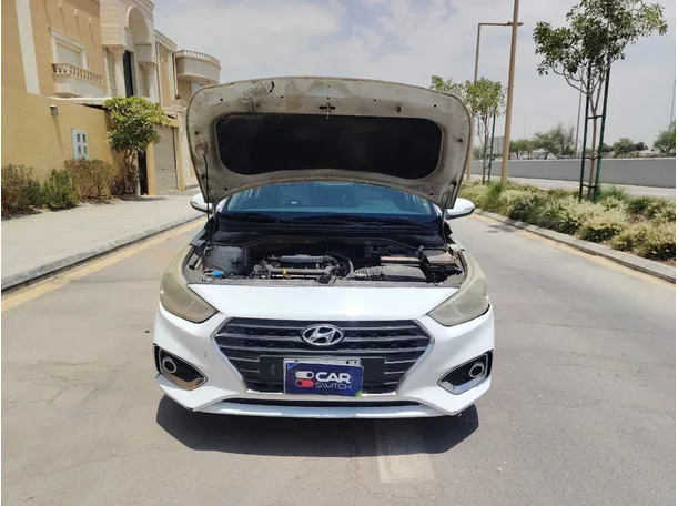 Car image 30