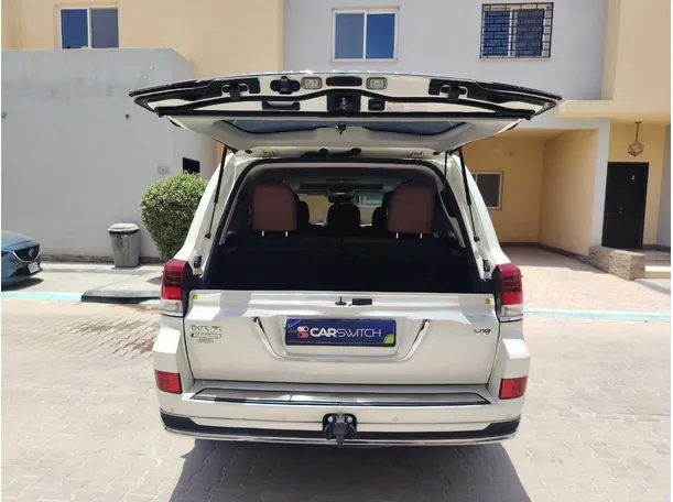Car image 28