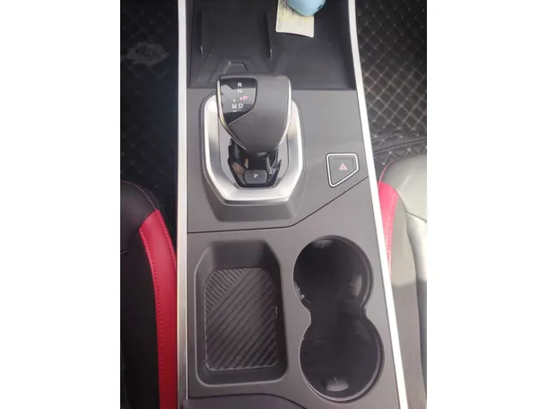 Car image 18