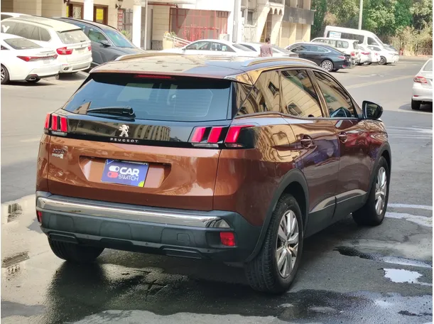 Car image 5