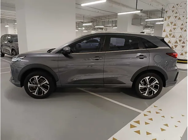 Car image 4