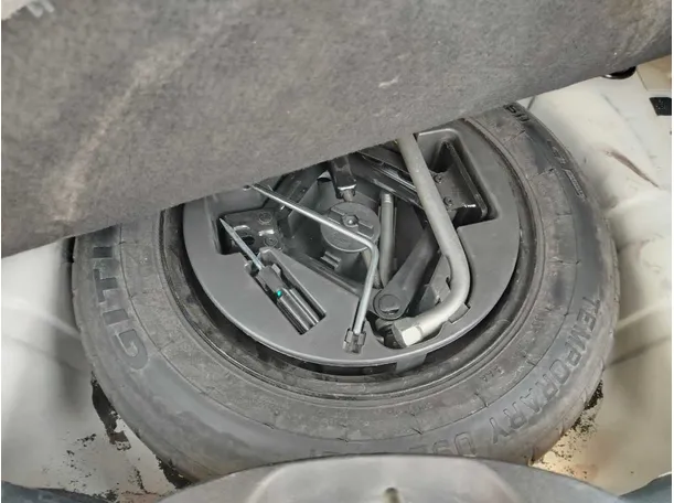 Car image 33