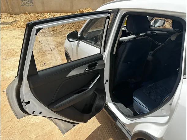 Car image 13