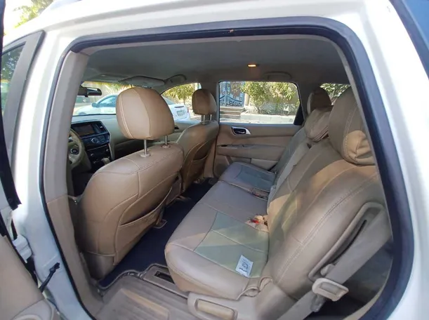Car image 11