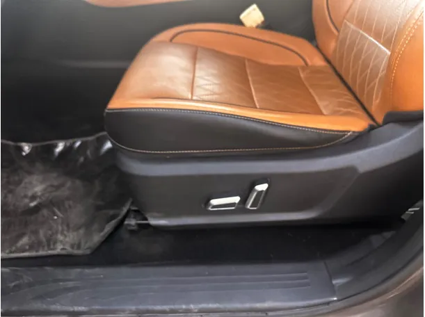 Car image 27