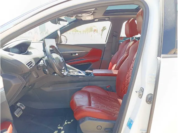 Car image 12