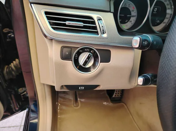 Car image 35