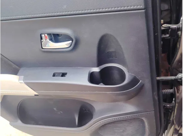 Car image 28
