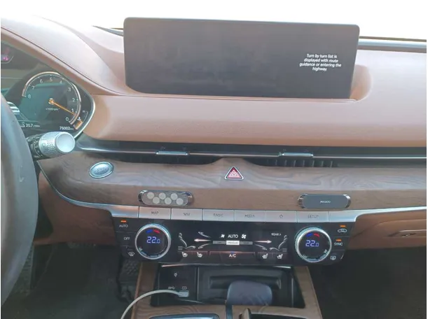 Car image 16