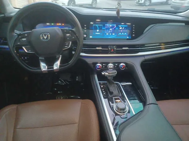 Car image 16