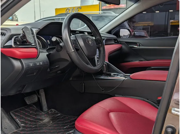 Car image 5