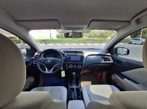 Car image 14