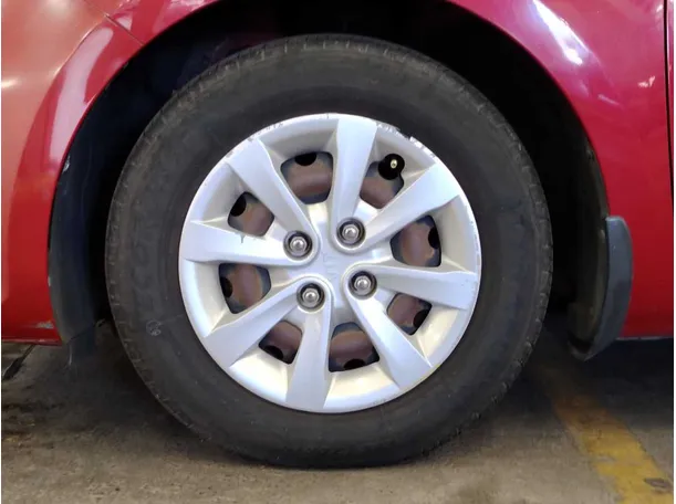 Car image 10