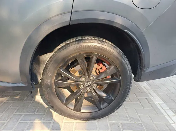 Car image 10