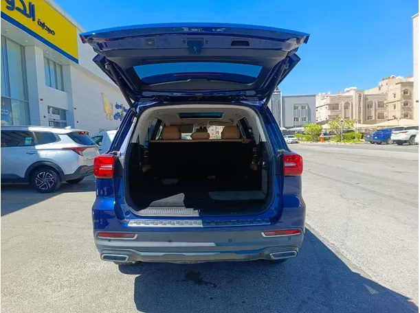 Car image 32