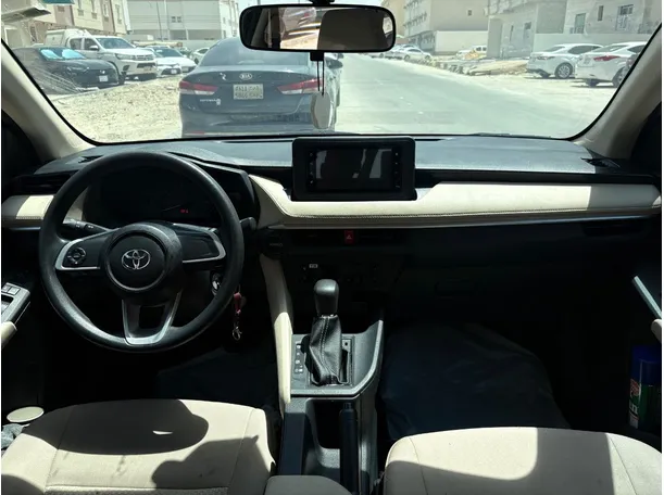 Car image 16