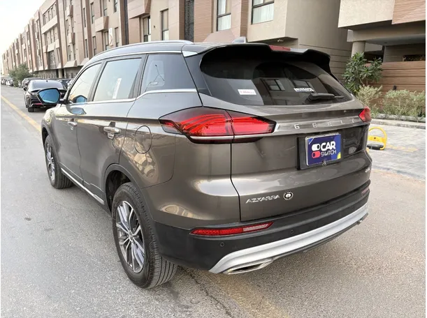 Car image 7
