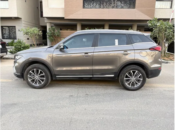 Car image 8