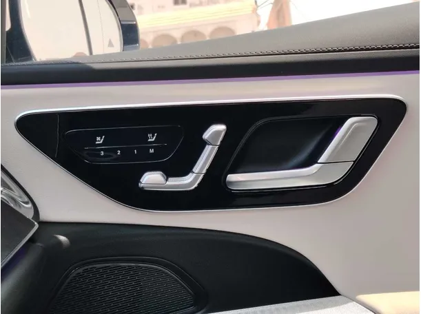 Car image 32