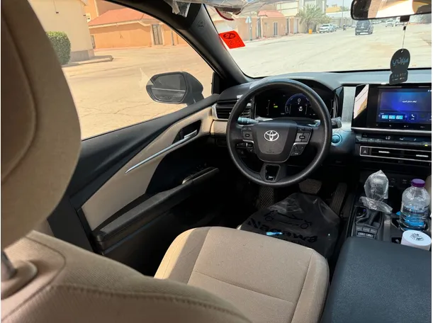 Car image 14