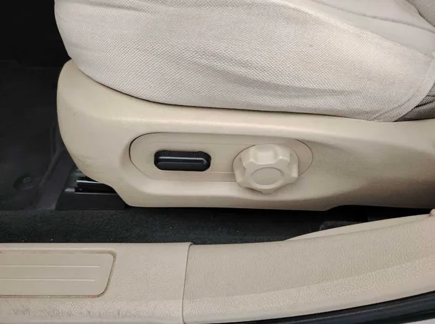 Car image 33
