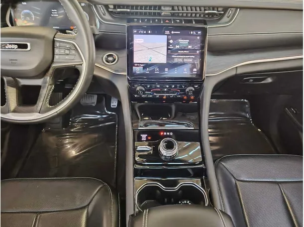 Car image 24