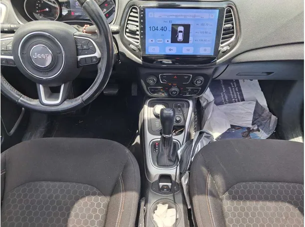 Car image 14