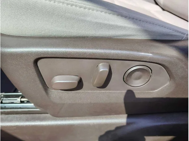 Car image 36