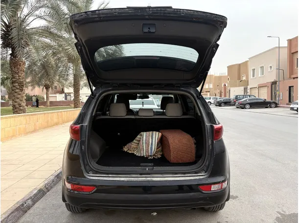 Car image 24
