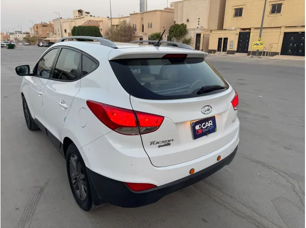 Car image 7
