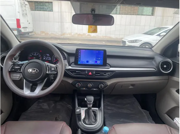 Car image 17